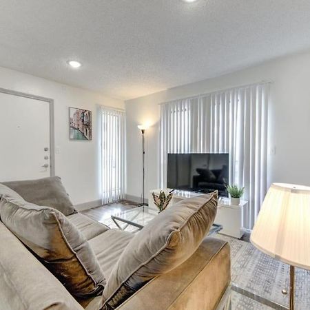 Lux Suite /King Bed /Free Parking/Pool/First Floor Houston Exterior photo